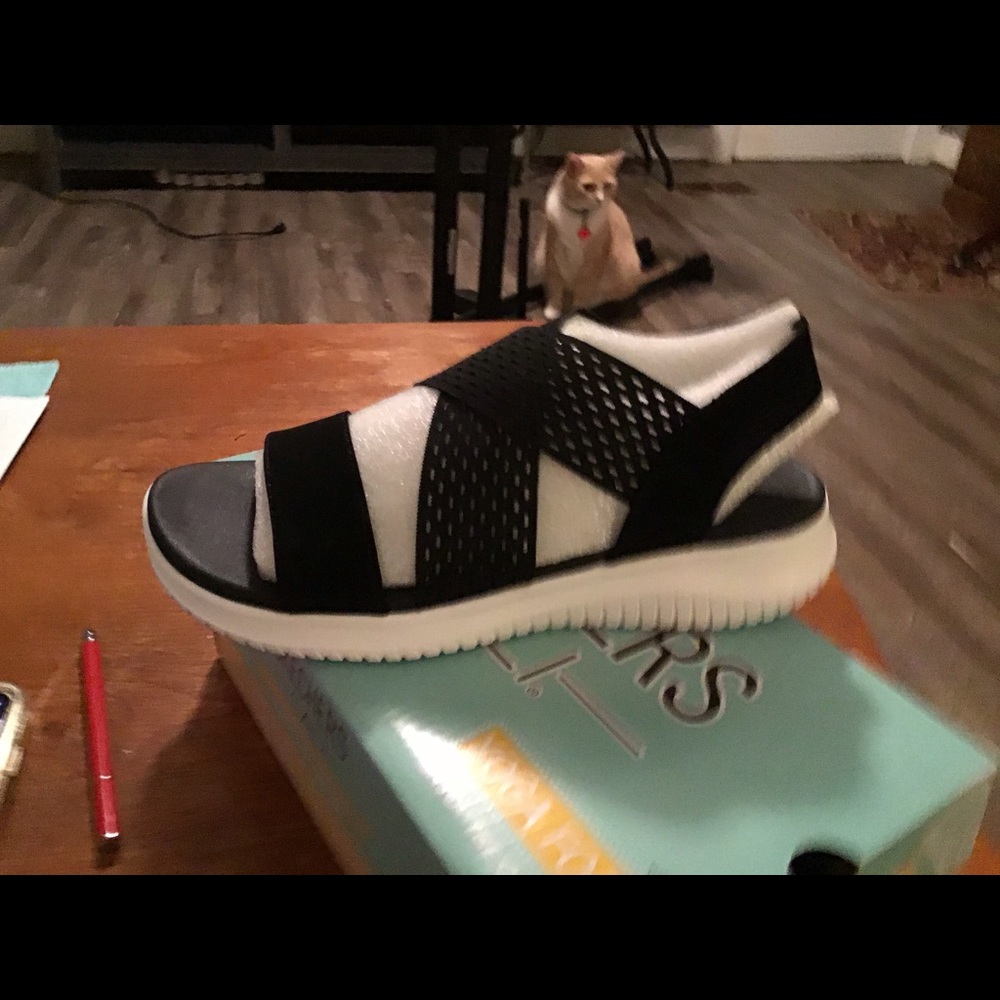 Sketchers sandals